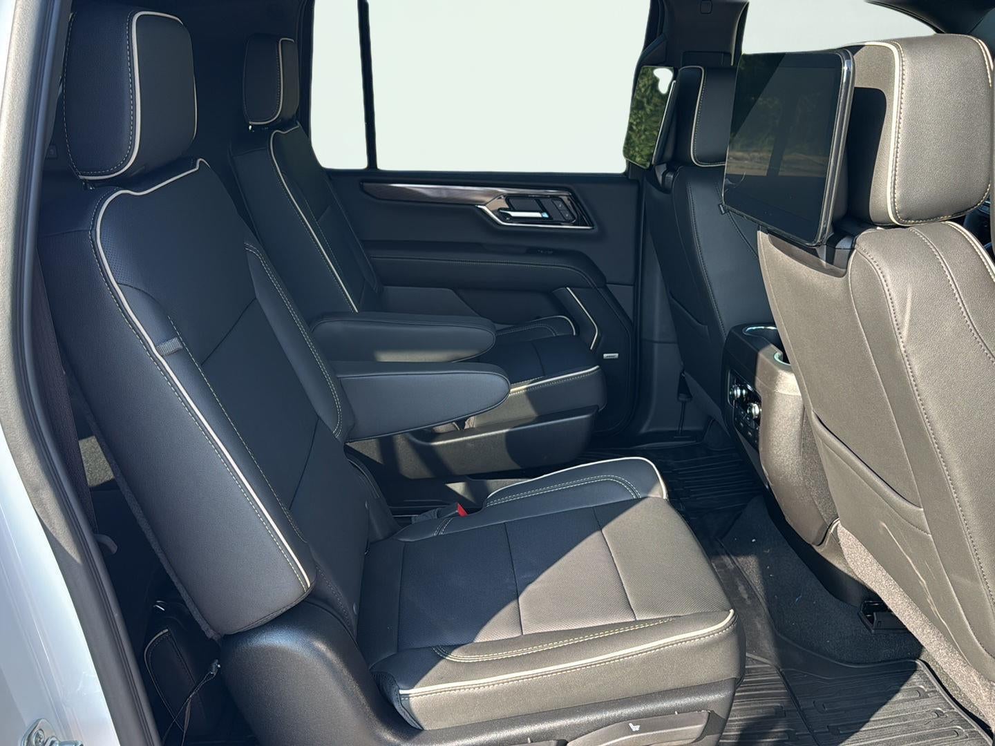 2026 GMC Yukon XL Elevation 3