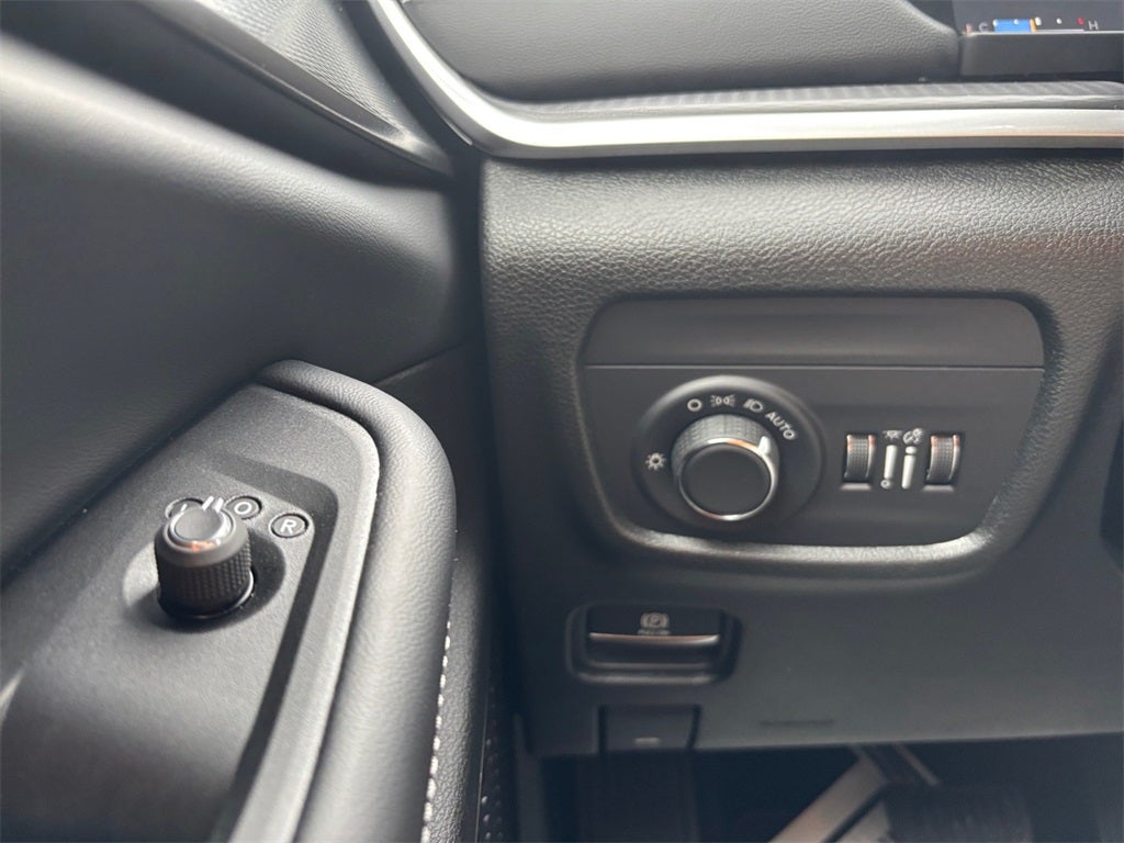 2025 Jeep Grand Cherokee GRAND CHEROKEE LAREDO 4X4