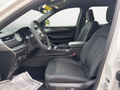 2025 Jeep Grand Cherokee GRAND CHEROKEE LAREDO 4X4