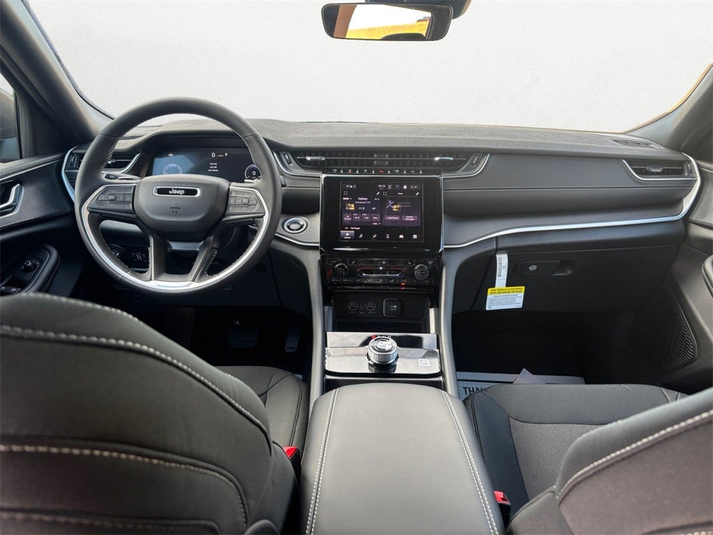 2025 Jeep Grand Cherokee GRAND CHEROKEE LAREDO 4X4