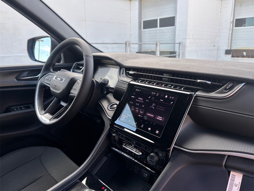 2025 Jeep Grand Cherokee GRAND CHEROKEE LAREDO 4X4