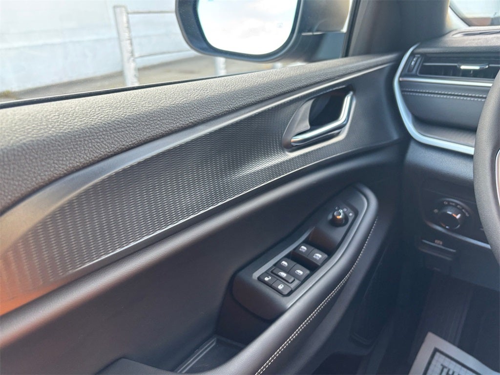 2025 Jeep Grand Cherokee GRAND CHEROKEE LAREDO 4X4