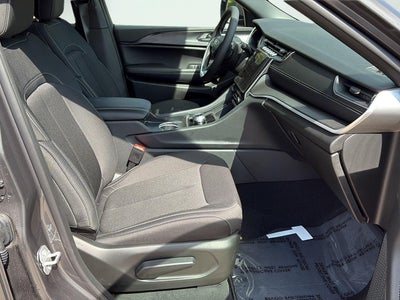 2026 Jeep Grand Cherokee Laredo 4x4