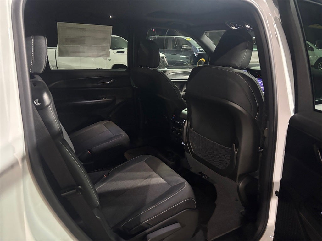 2025 Jeep Grand Cherokee GRAND CHEROKEE L LAREDO X 4X4