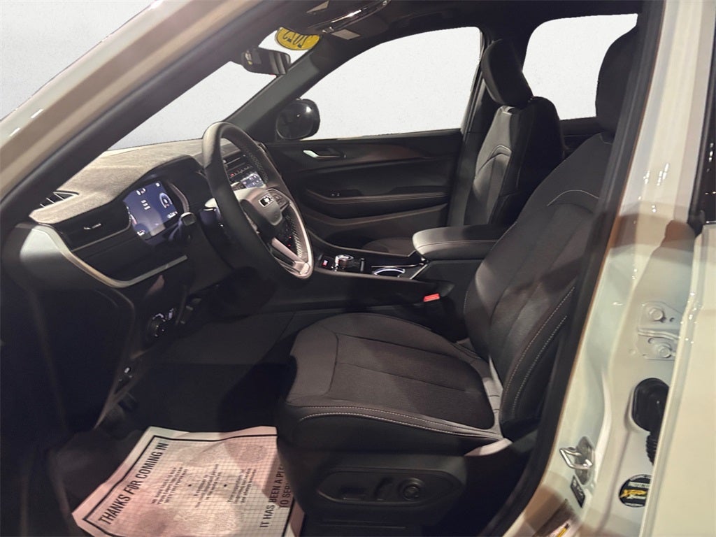 2025 Jeep Grand Cherokee GRAND CHEROKEE L LAREDO X 4X4