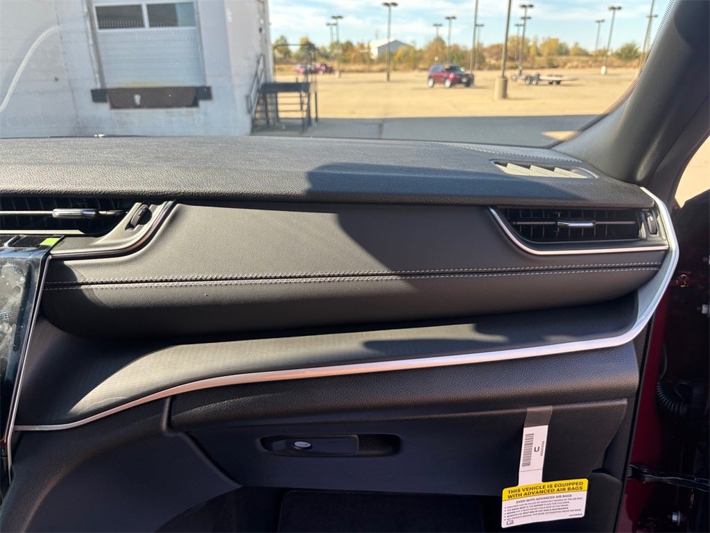 2025 Jeep Grand Cherokee GRAND CHEROKEE L LAREDO X 4X4