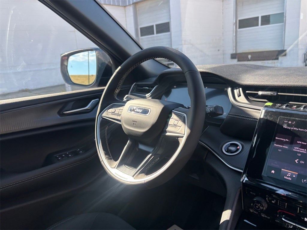 2025 Jeep Grand Cherokee GRAND CHEROKEE L LAREDO X 4X4