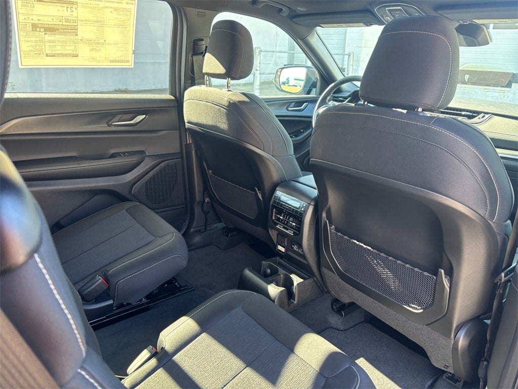 2025 Jeep Grand Cherokee GRAND CHEROKEE L LAREDO X 4X4