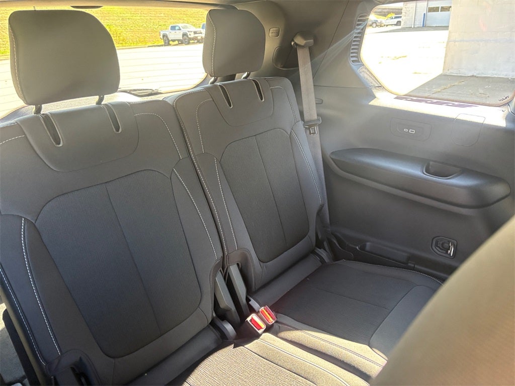 2025 Jeep Grand Cherokee GRAND CHEROKEE L LAREDO X 4X4