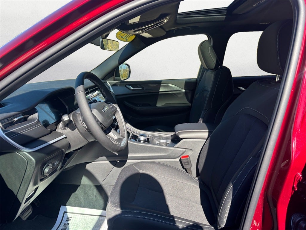 2025 Jeep Grand Cherokee GRAND CHEROKEE L LAREDO X 4X4