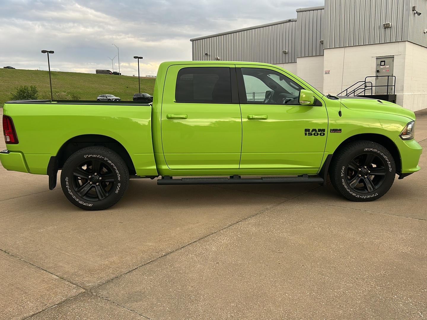 2017 RAM 1500 Sport Crew Cab 4x4 5'7' Box