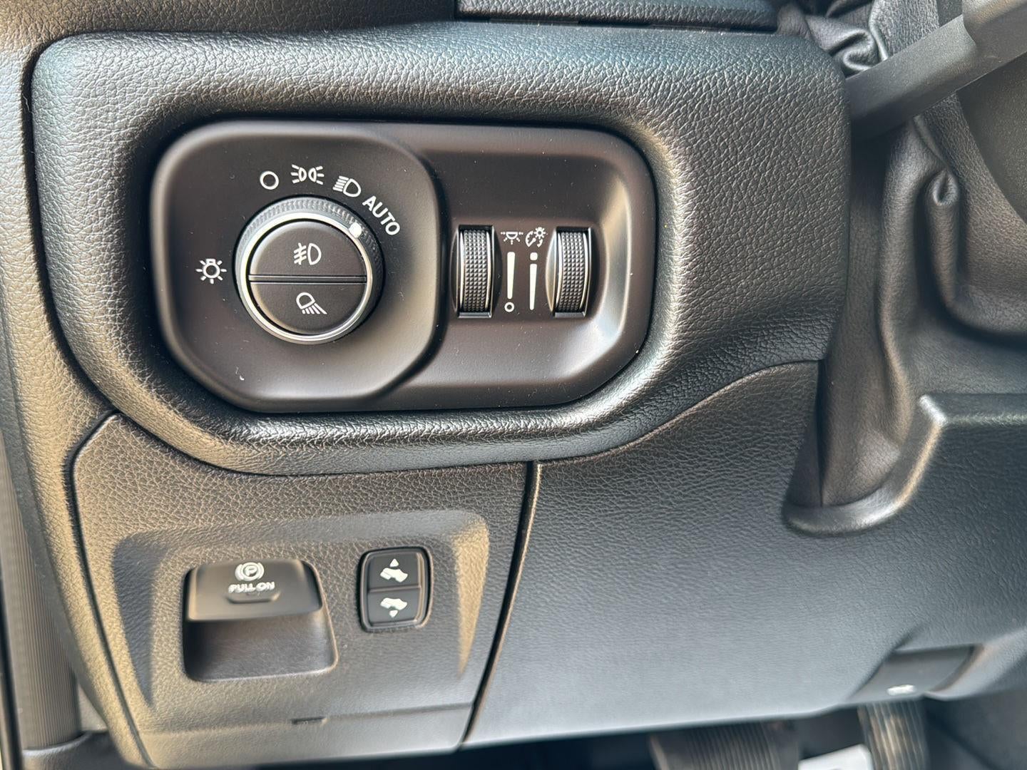 2021 RAM 1500 Laramie Crew Cab 4x4 5'7' Box