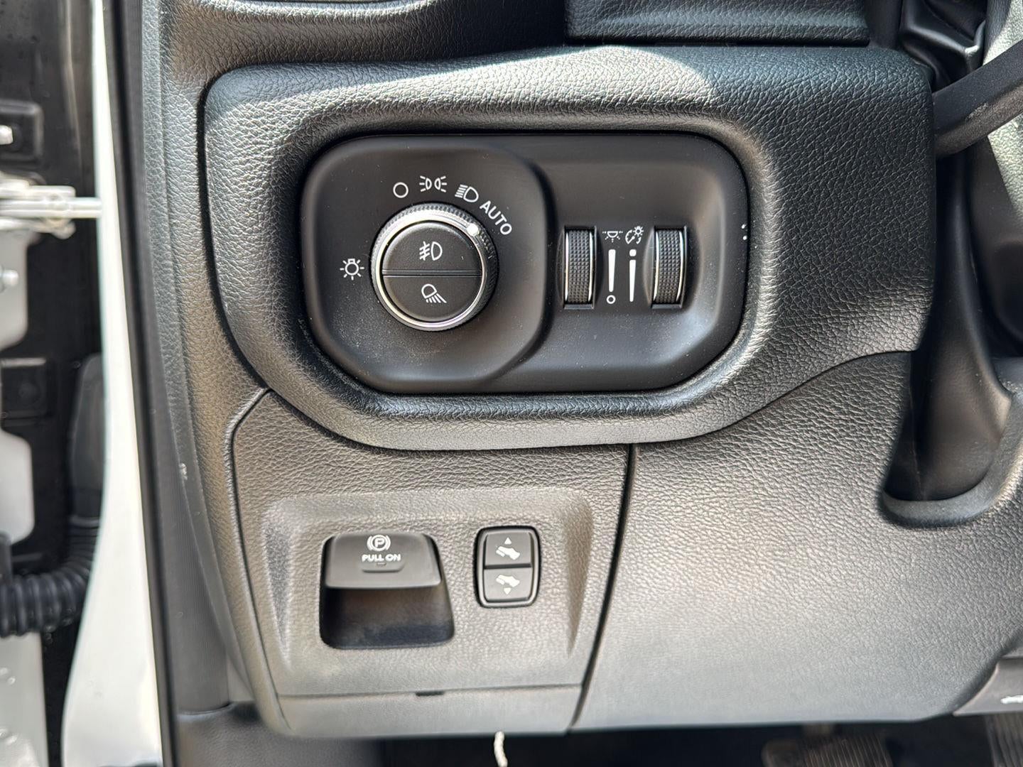 2022 RAM 1500 Laramie Crew Cab 4x4 5'7' Box