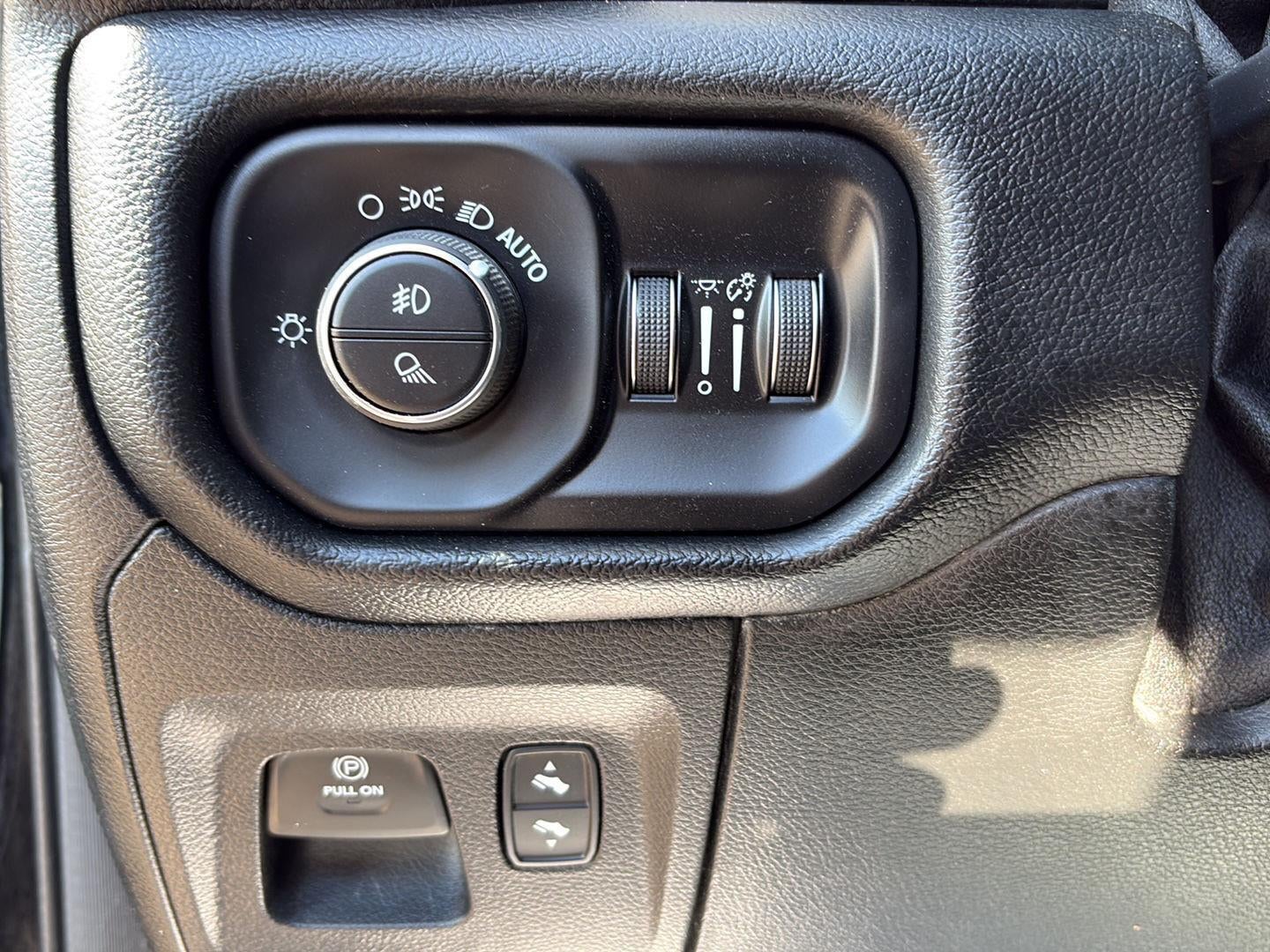2021 RAM 1500 Laramie Crew Cab 4x4 6'4' Box