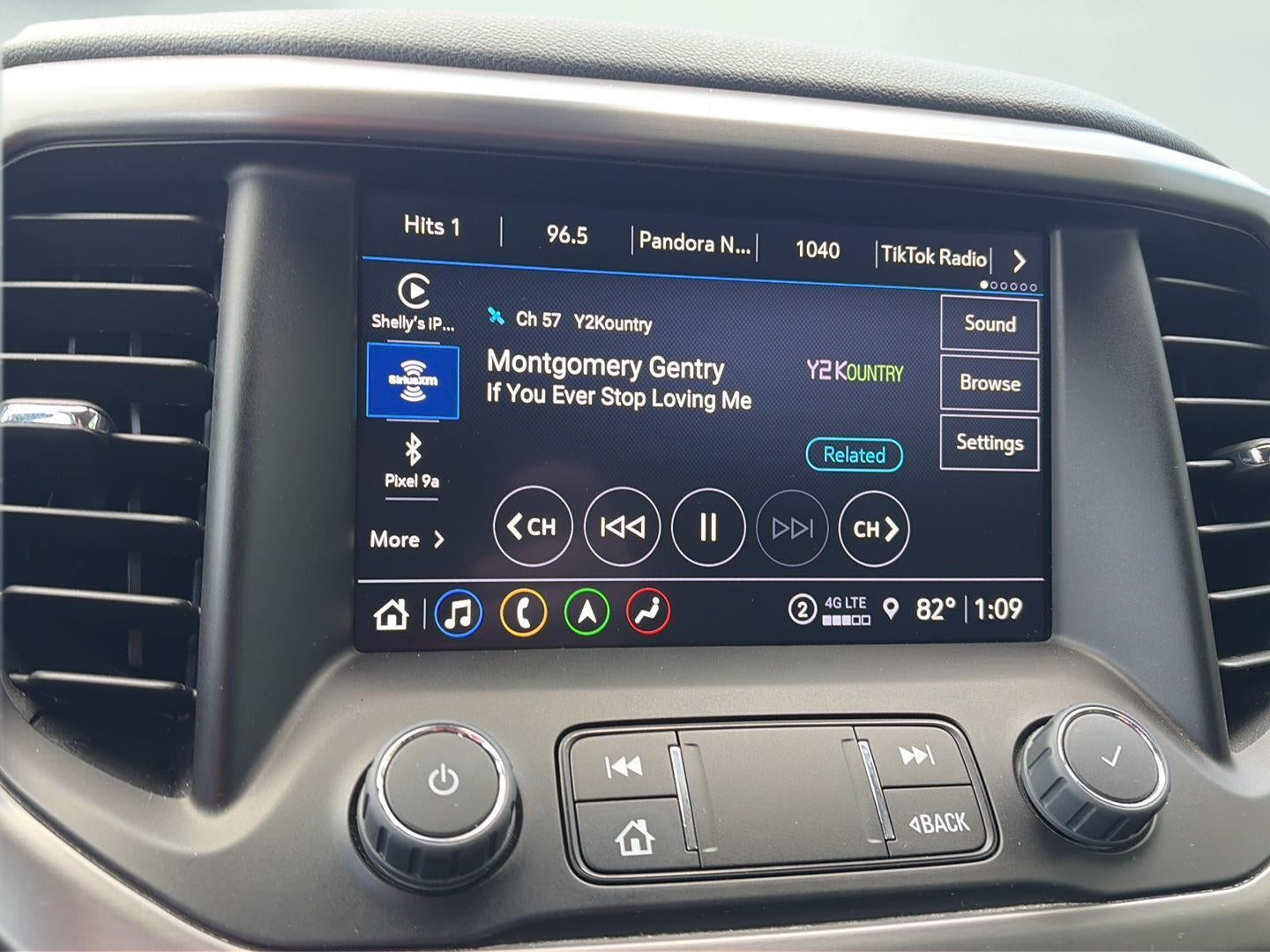 2023 GMC Acadia AWD AT4