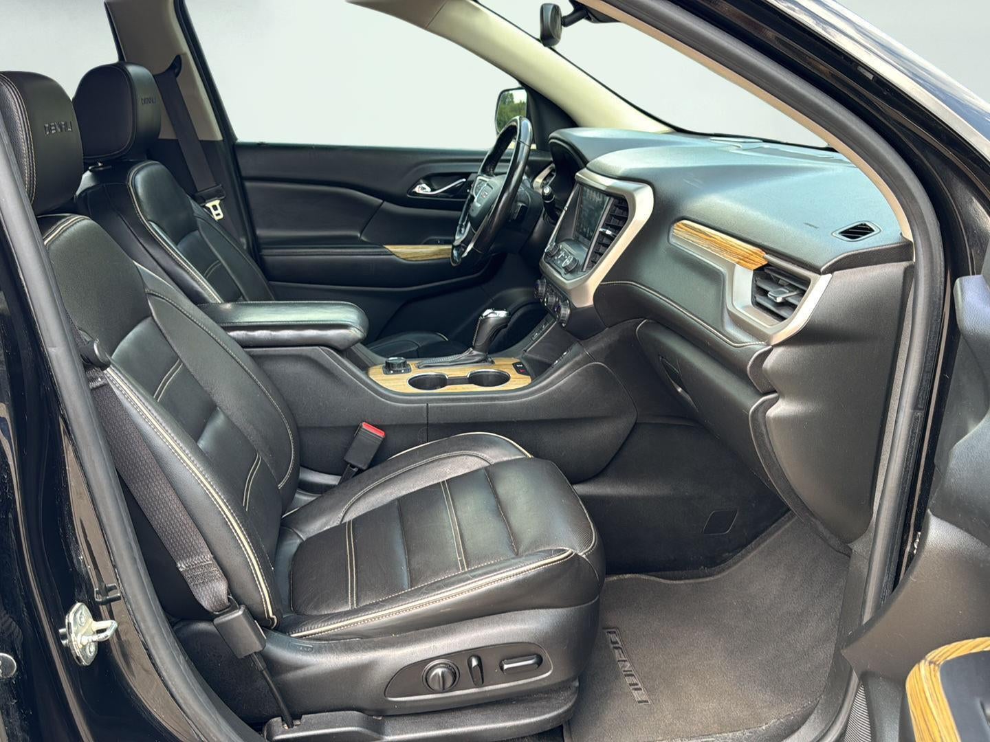 2017 GMC Acadia Denali 29