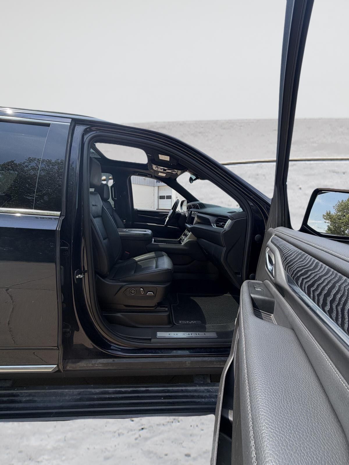 2021 GMC Yukon 4WD Denali 25