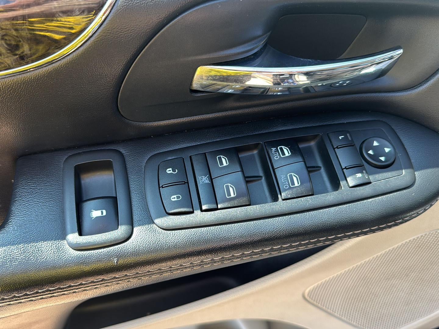 2014 Chrysler Town & Country Touring