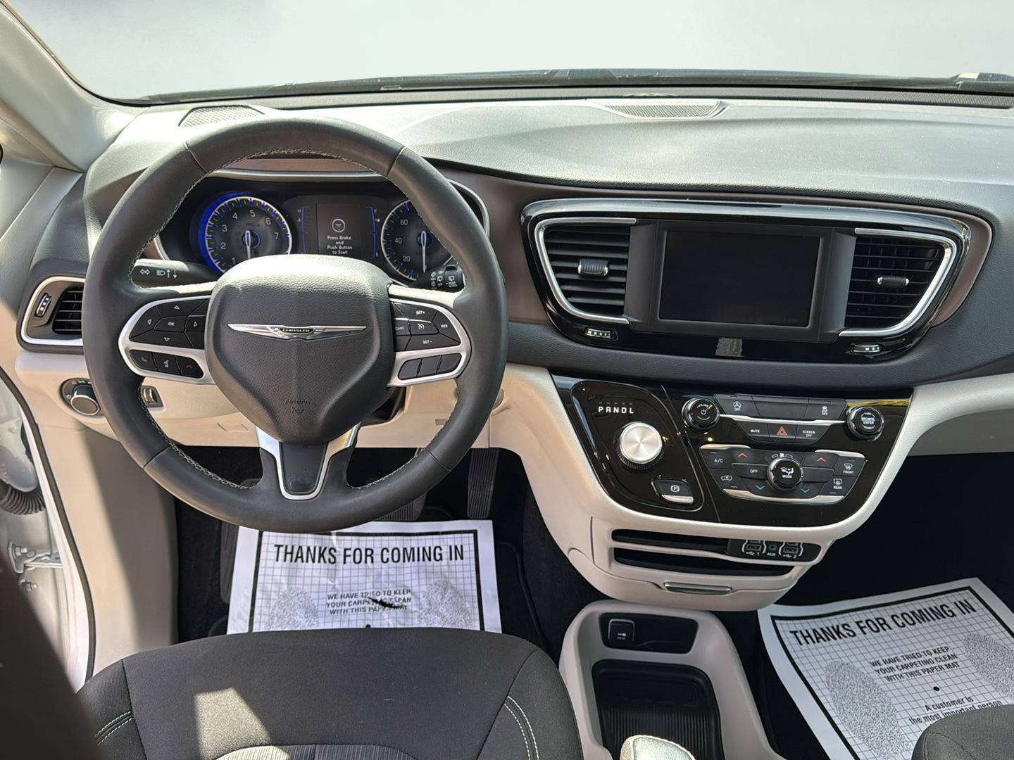 2023 Chrysler Voyager LX