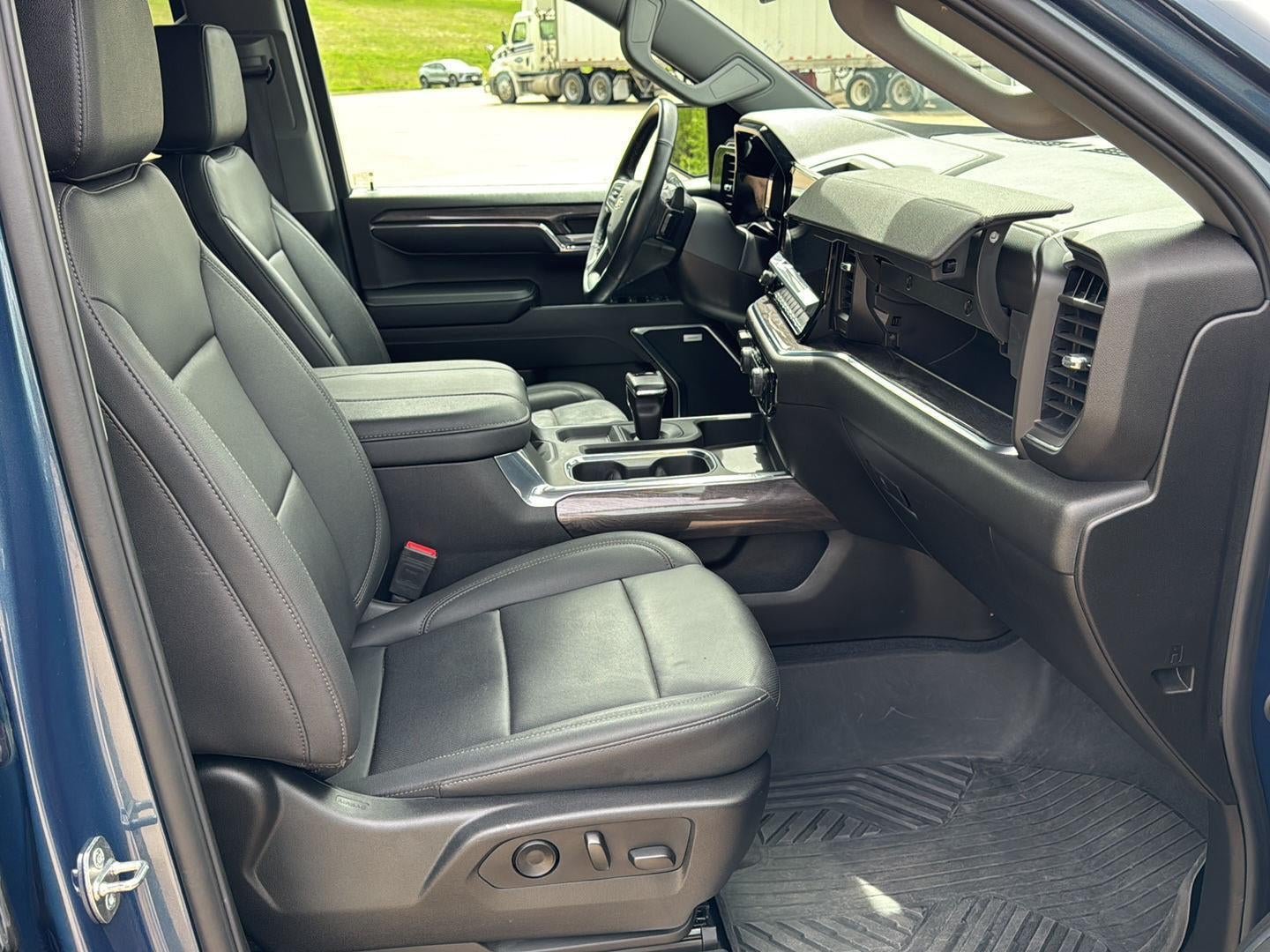 2024 Chevrolet Silverado 1500 4WD Crew Cab Short Bed LTZ