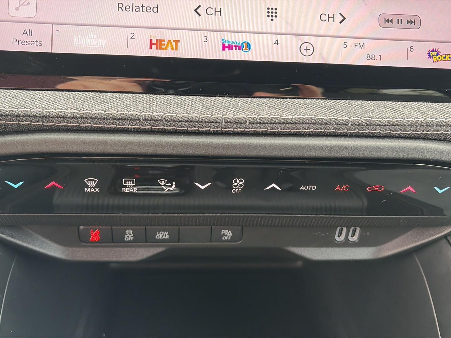 2026 Jeep Cherokee CHEROKEE LAREDO 4X4