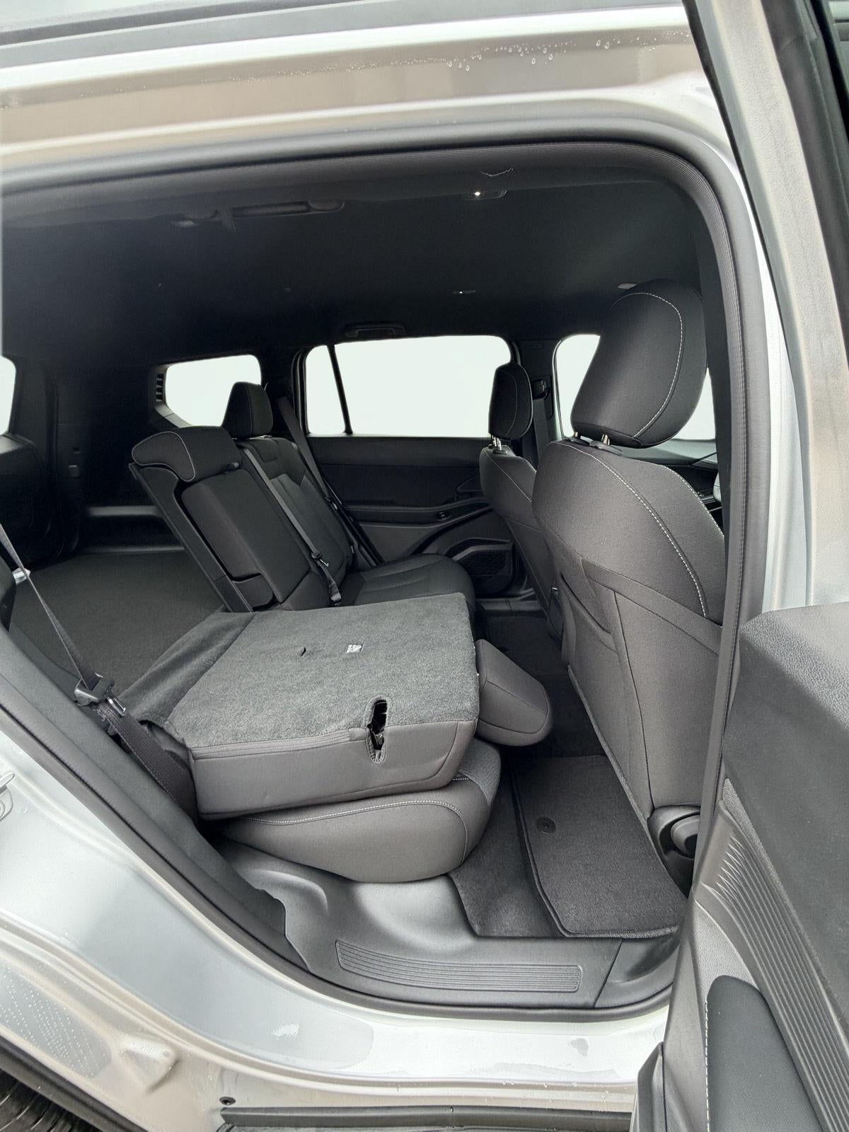 2026 Jeep CHEROKEE LAREDO 4X4 18