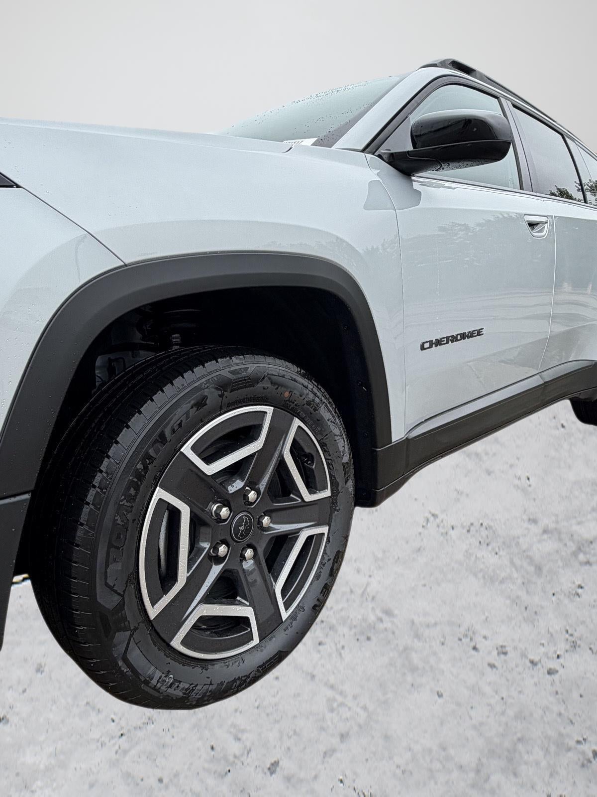 2026 Jeep CHEROKEE LAREDO 4X4 31
