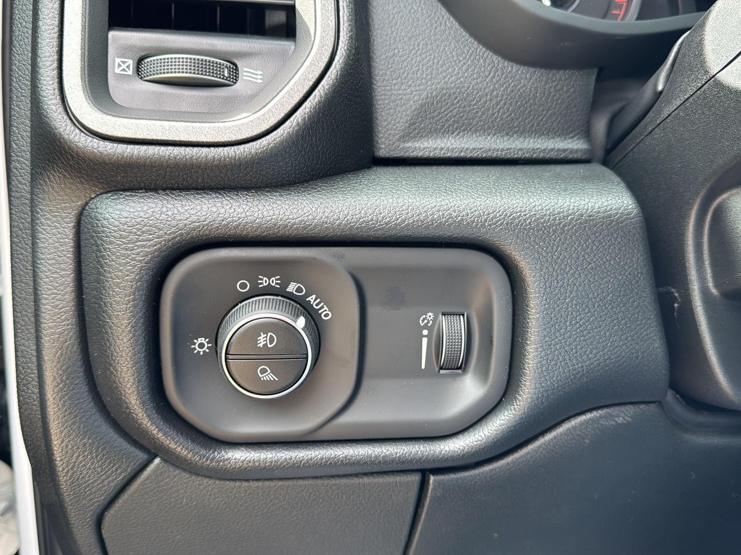 2026 RAM Ram 3500 RAM 3500 TRADESMAN CREW CAB 4X4 6'4' BOX