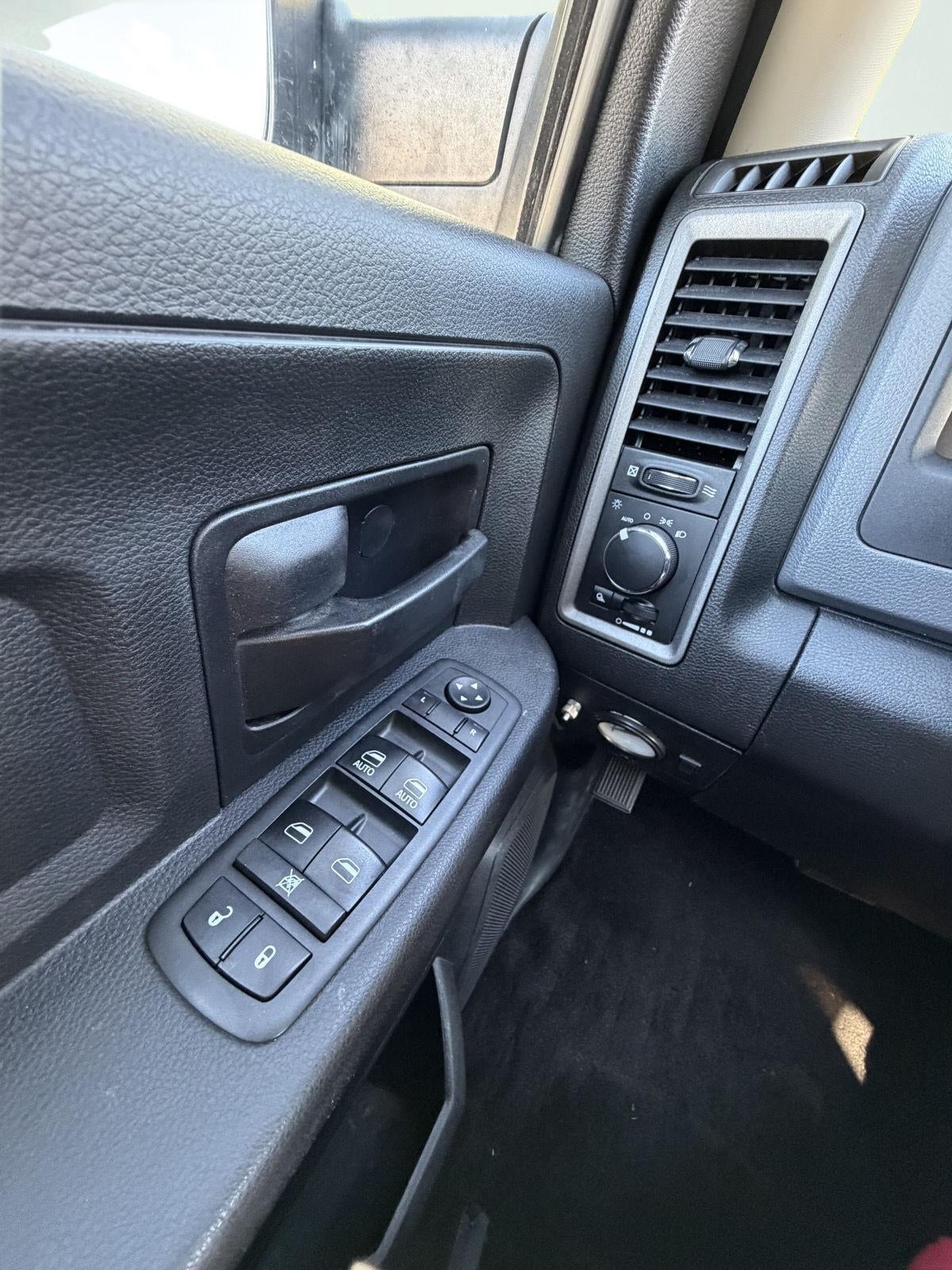 2018 RAM 3500 Tradesman Crew Cab 4x4 8' Box