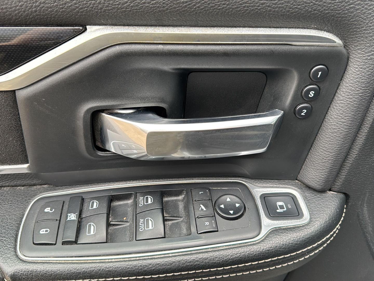 2019 RAM 2500 Laramie Crew Cab 4x4 6'4' Box