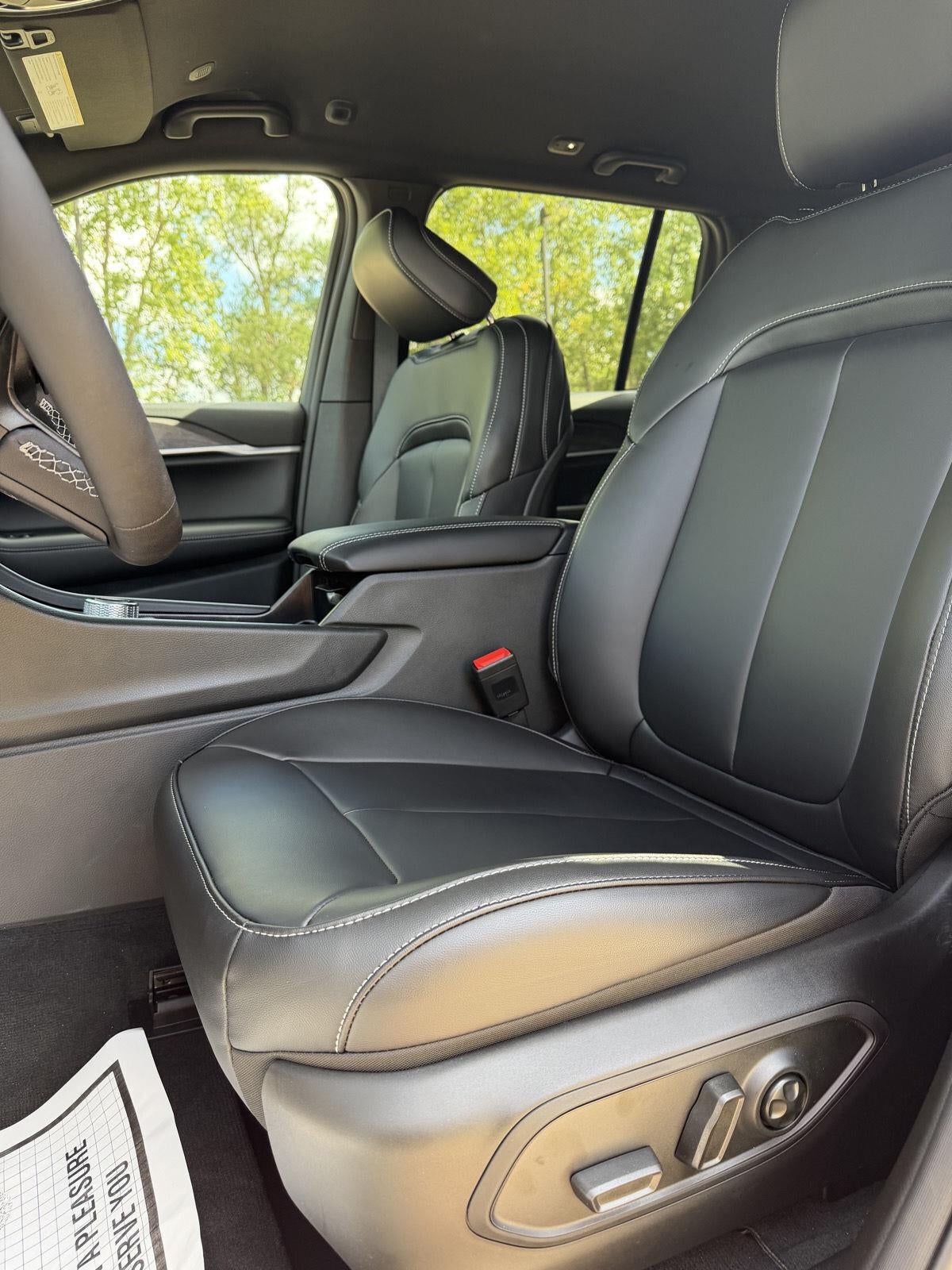 2027 Jeep Grand Cherokee LIMITED 4X4 12