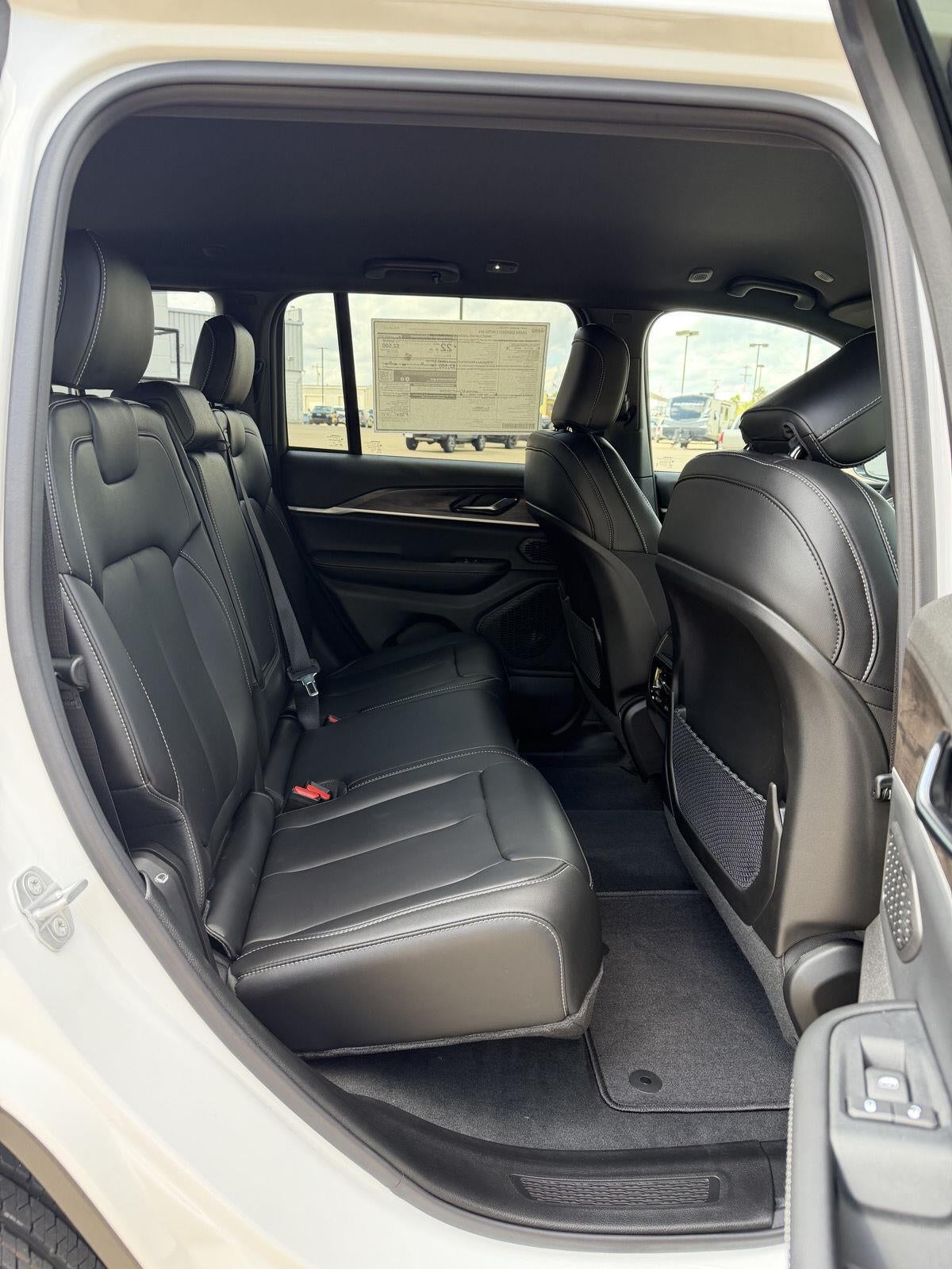 2027 Jeep Grand Cherokee LIMITED 4X4 18