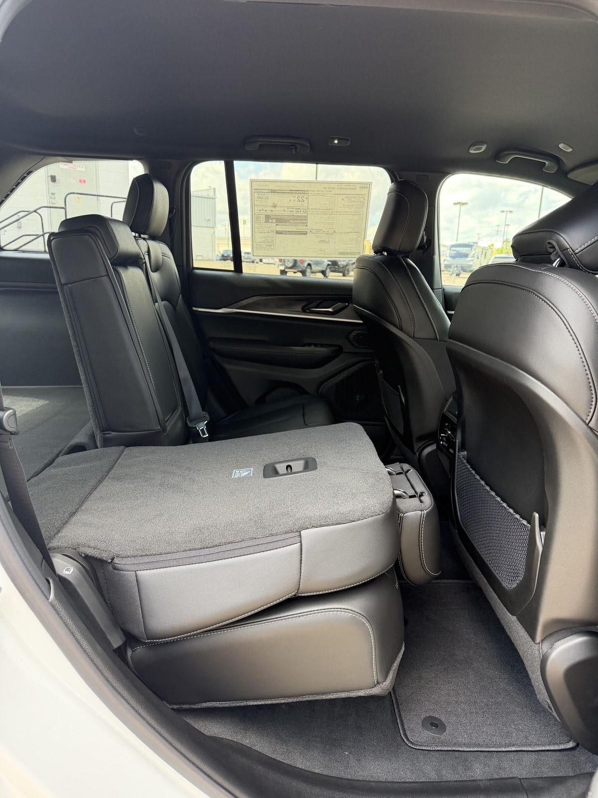 2027 Jeep Grand Cherokee LIMITED 4X4 19
