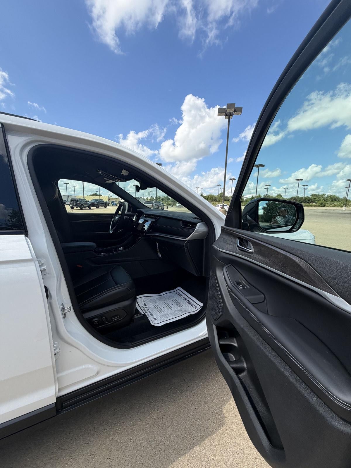 2027 Jeep Grand Cherokee LIMITED 4X4 21