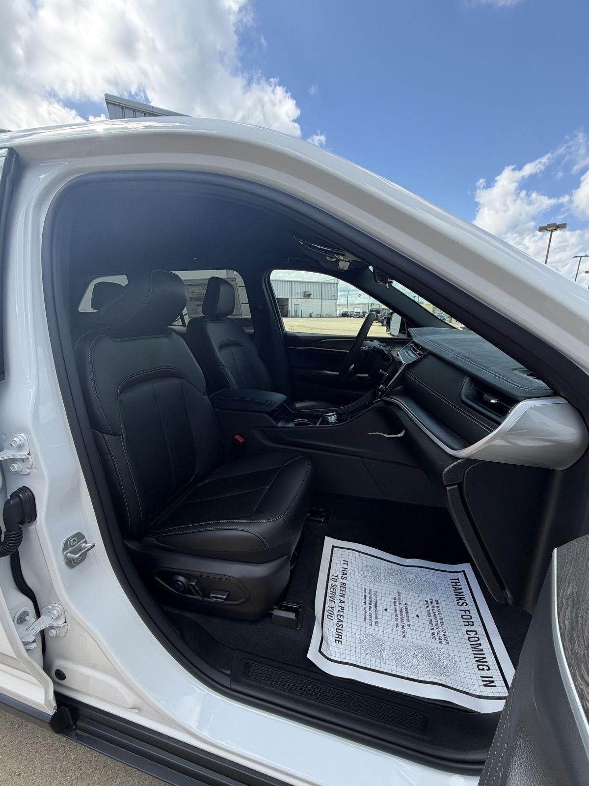 2027 Jeep Grand Cherokee LIMITED 4X4 22
