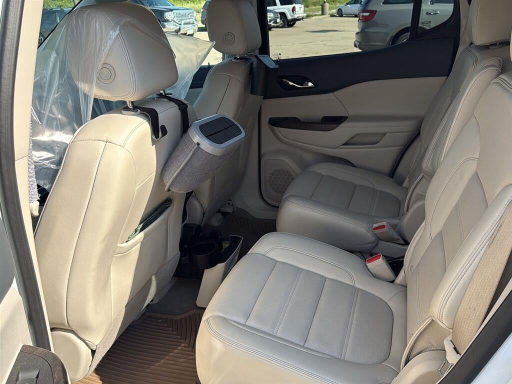 2023 GMC Acadia AWD Denali 10