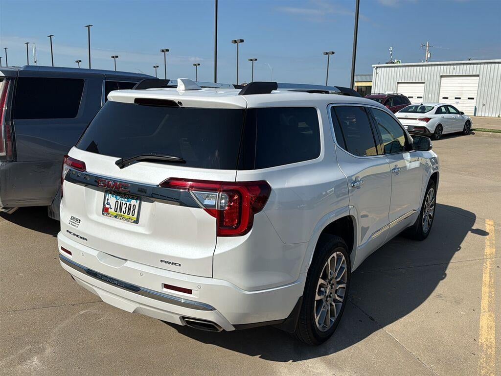 2023 GMC Acadia AWD Denali 4