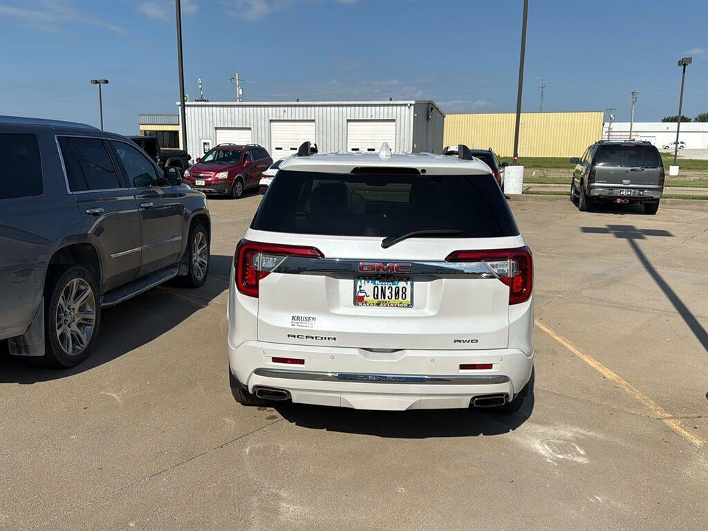2023 GMC Acadia AWD Denali 5