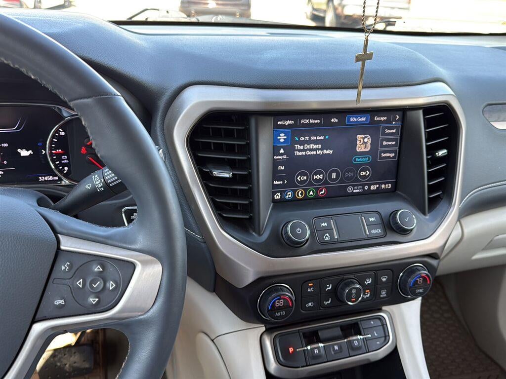 2023 GMC Acadia AWD Denali 8