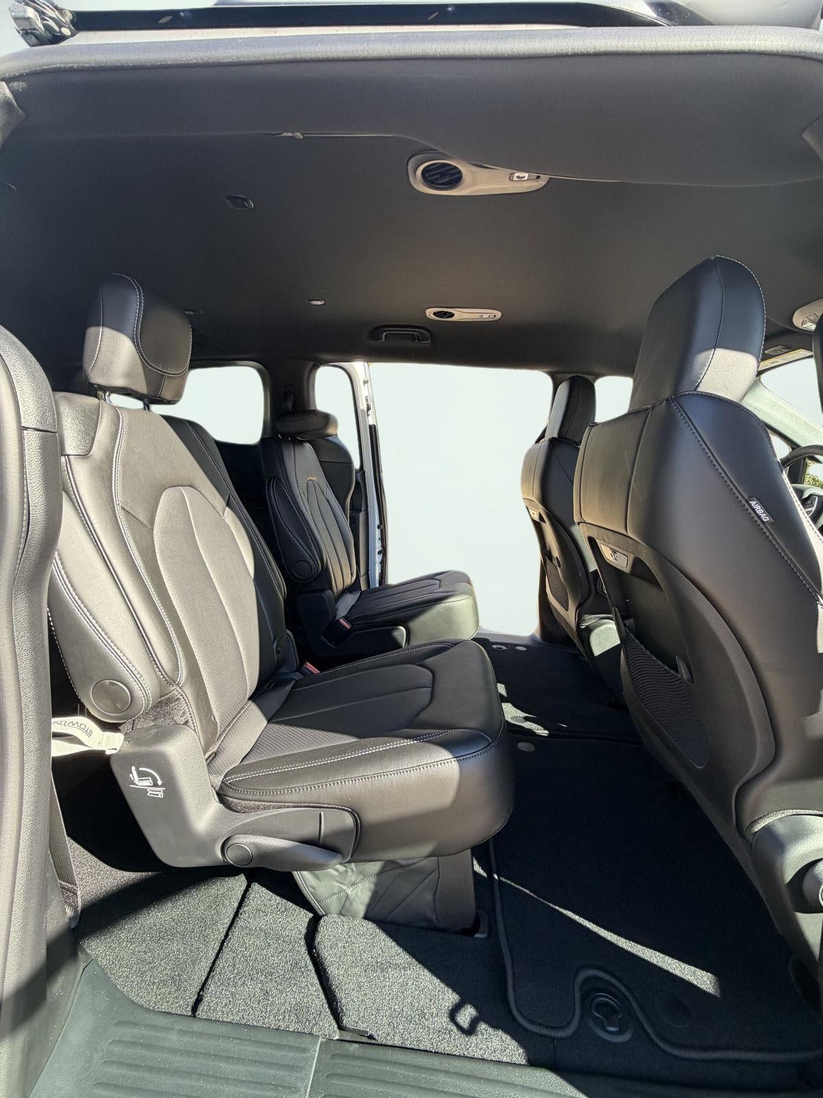 2027 Chrysler PACIFICA SELECT 13