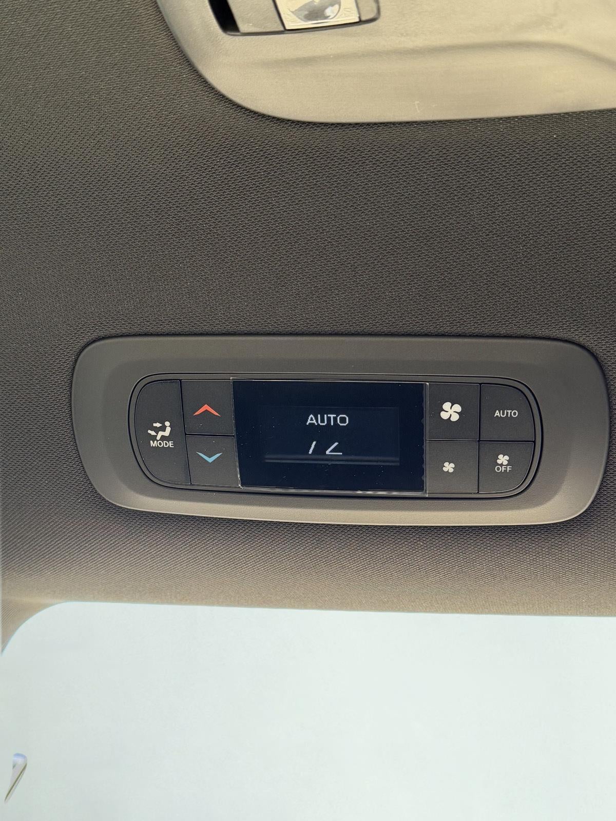2027 Chrysler PACIFICA SELECT 26